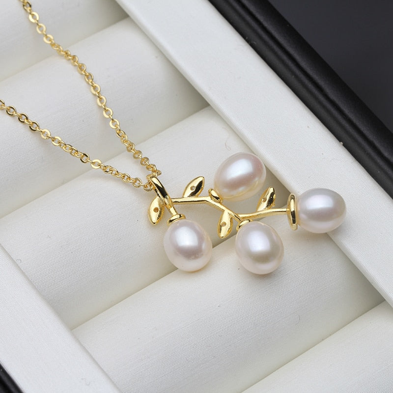 Dainty Rice Pearls Necklace
